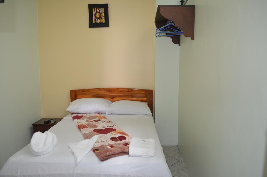Hostal Andry Puerto Baquerizo Moreno Room photo