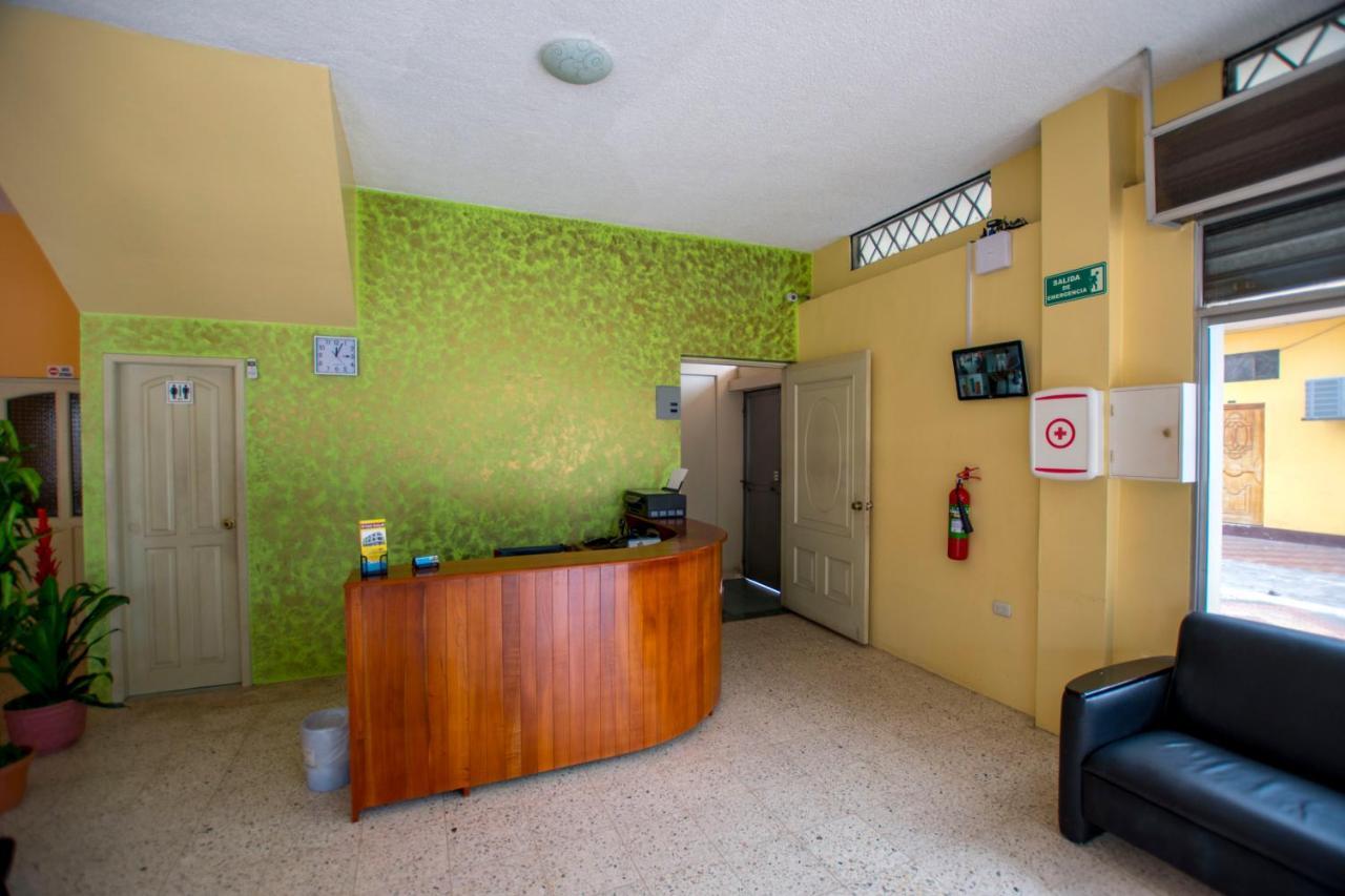 Hostal Andry Puerto Baquerizo Moreno Exterior photo