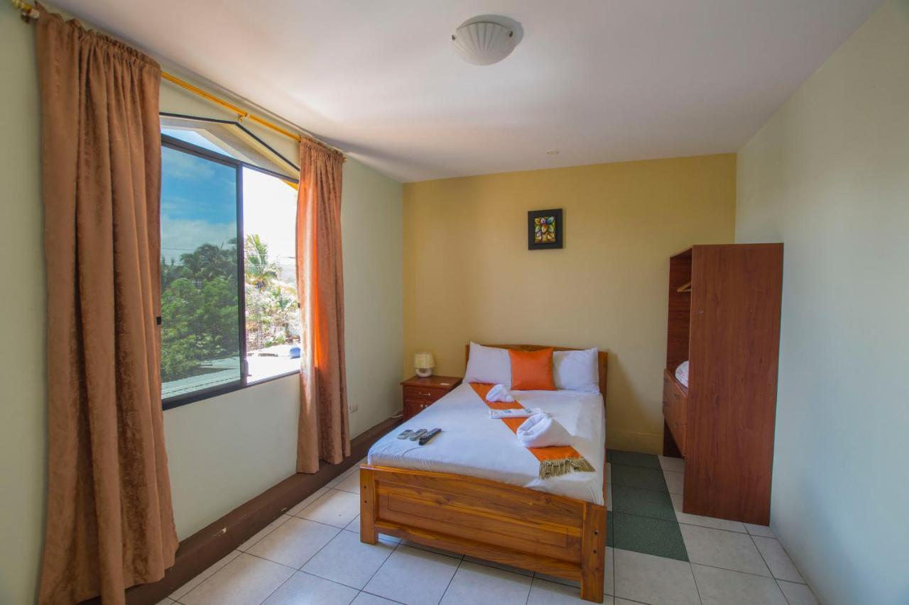 Hostal Andry Puerto Baquerizo Moreno Exterior photo