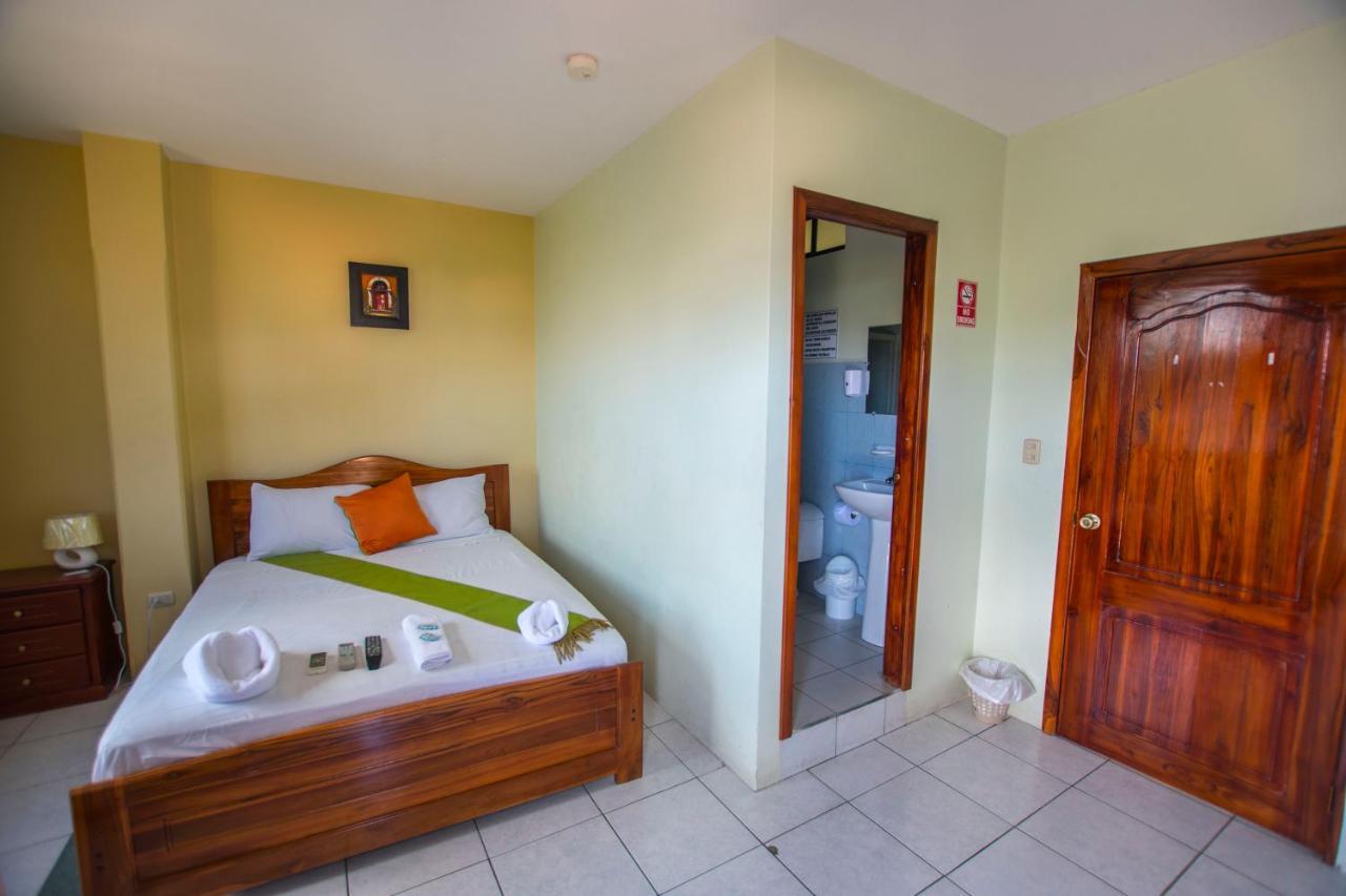 Hostal Andry Puerto Baquerizo Moreno Exterior photo