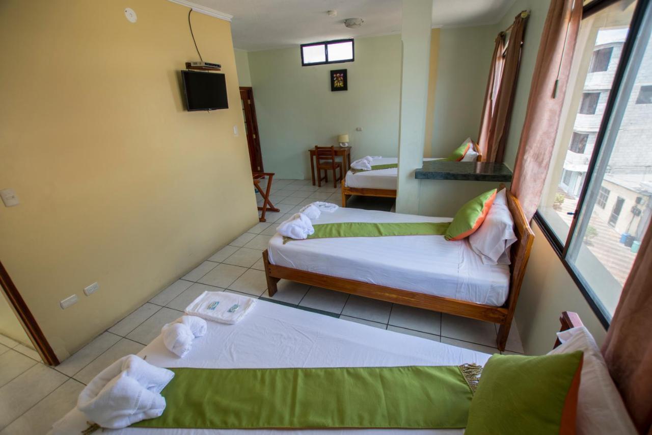 Hostal Andry Puerto Baquerizo Moreno Exterior photo